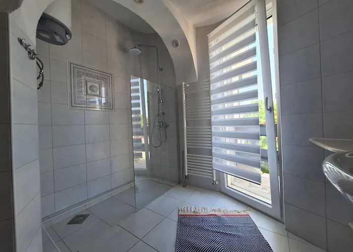 Seka With Terrace Appartement Povljana